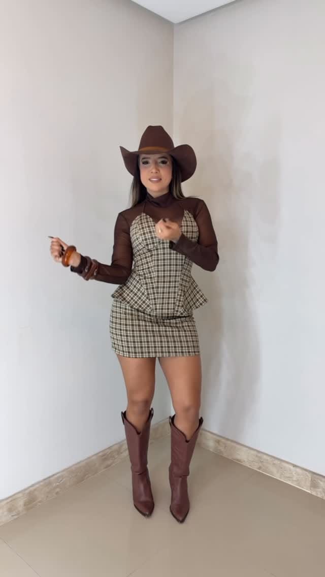Post 8 by Clara Nunes Concept on Instagram (video)
