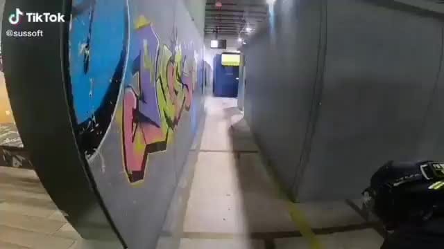 Post 5 by Loja Blowback on Instagram (video)