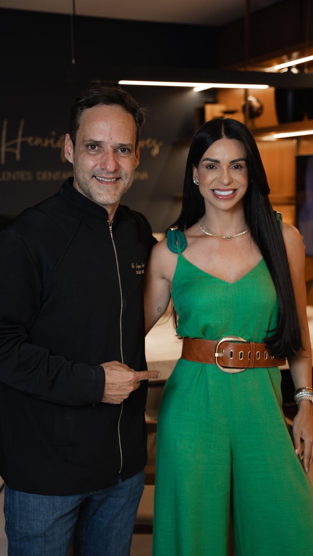 Post 10 by DR. HENRIQUE TAVARES | LENTES EM PORCELANA on Instagram (video)