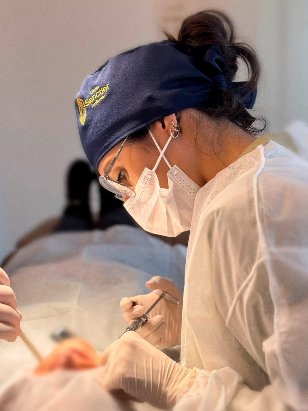 Post 10 by Dra Bruna Castro | Implantes Dentários on Instagram (carousel)