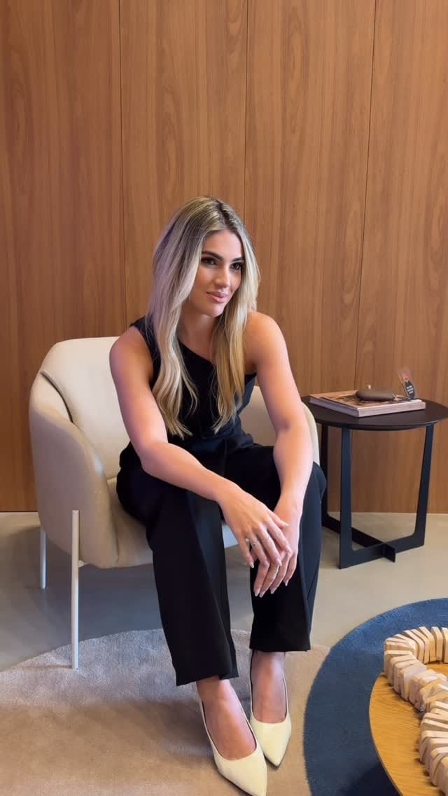 Post 6 by Maria Eduarda Mello | Médica on Instagram (video)