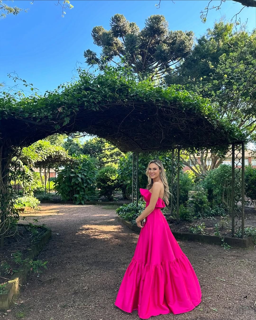Post 9 by Amanda Brum Maroso on Instagram (carousel)