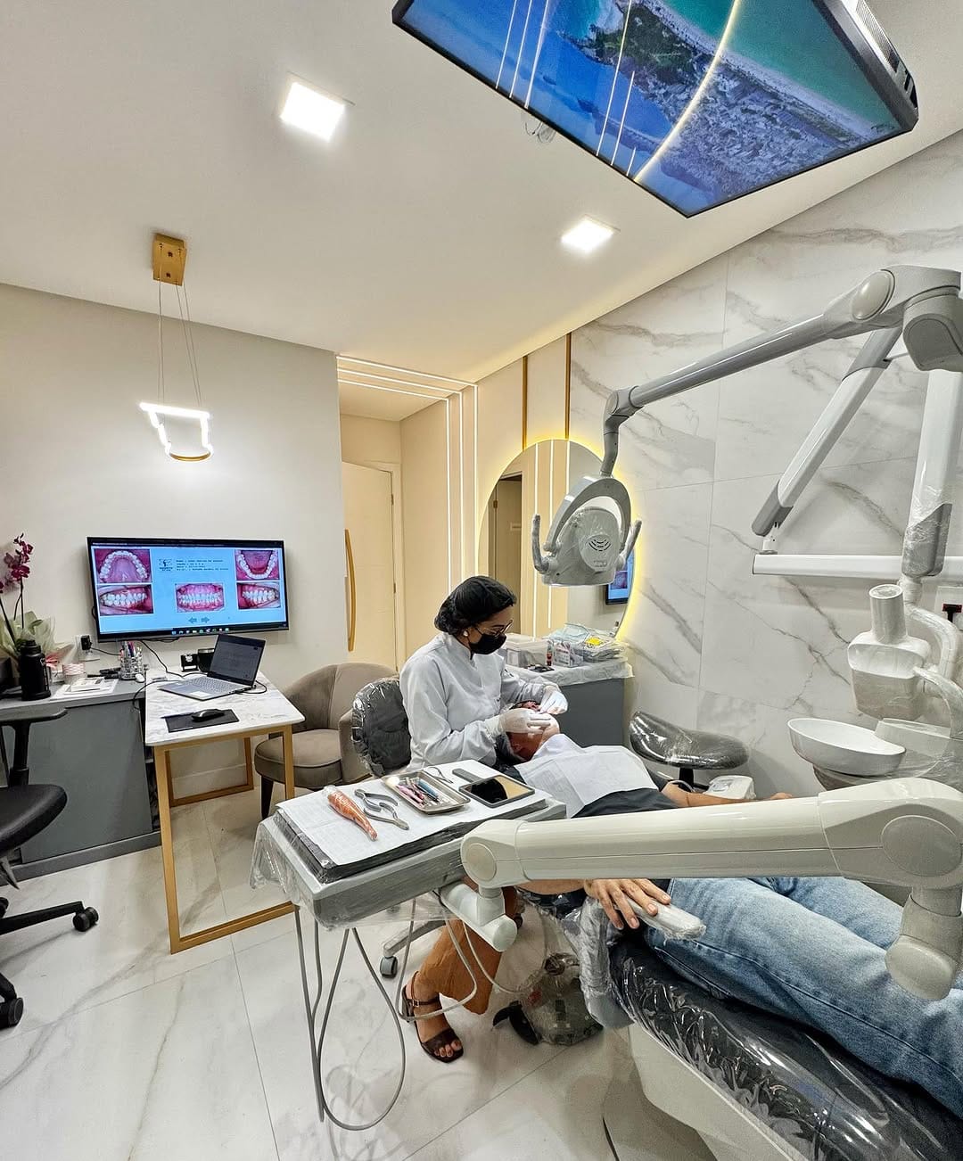 Post 4 by Rayane Magnol | Cirurgiã Dentista on Instagram (carousel)