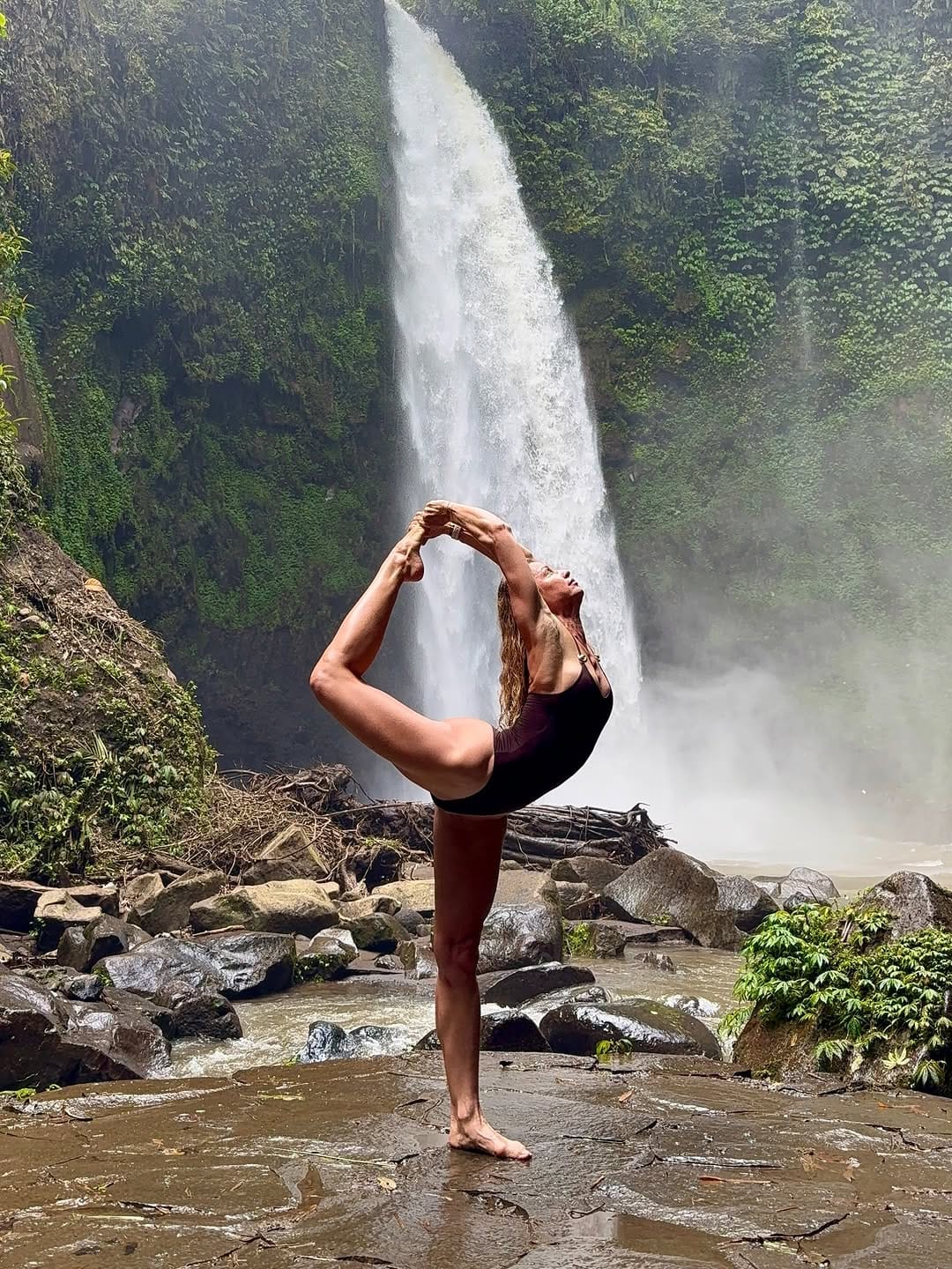 Post 8 by Yoga teacher. Psychoanalyst on Instagram (carousel)