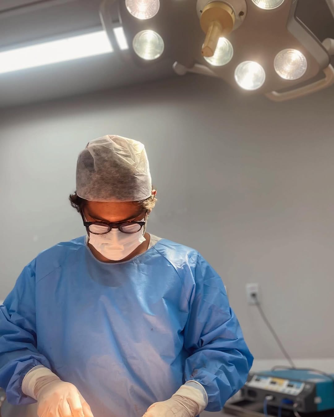 Post 9 by Dr. Tiago Cachuba | Cirurgião Plástico on Instagram (carousel)