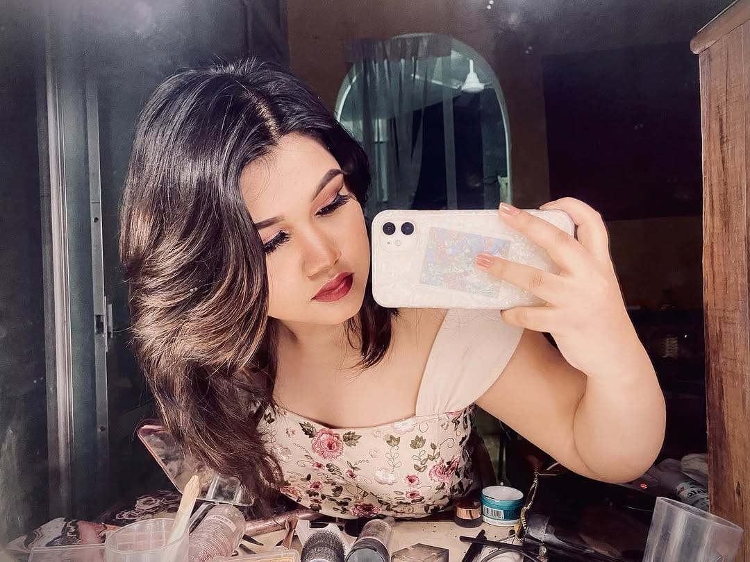 Post 8 by Aastha Das (আস্থা দাস) on Instagram (carousel)