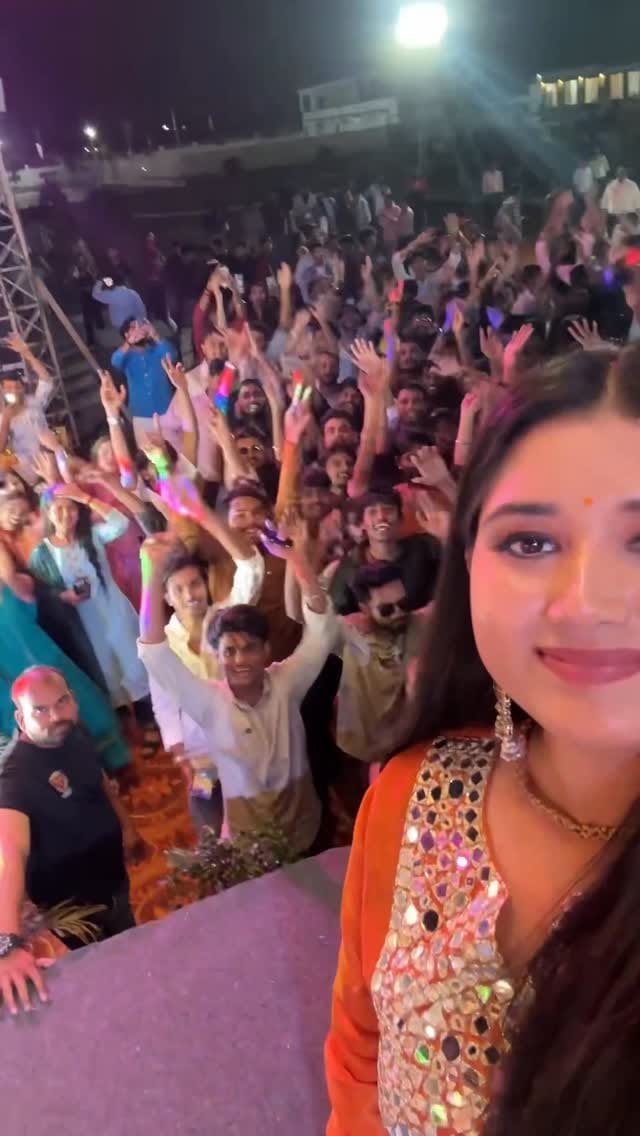 Post 6 by Ishita Vishwakarma🧿 on Instagram (video)