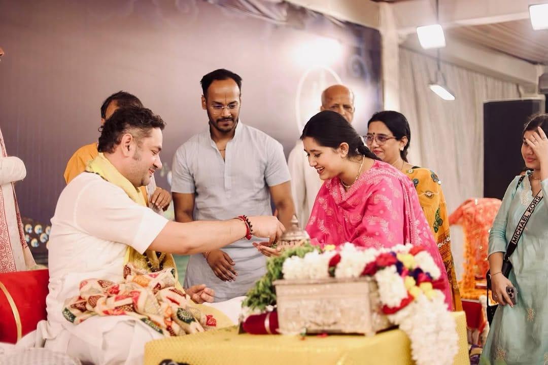 Post 3 by Ishita Vishwakarma🧿 on Instagram (carousel)