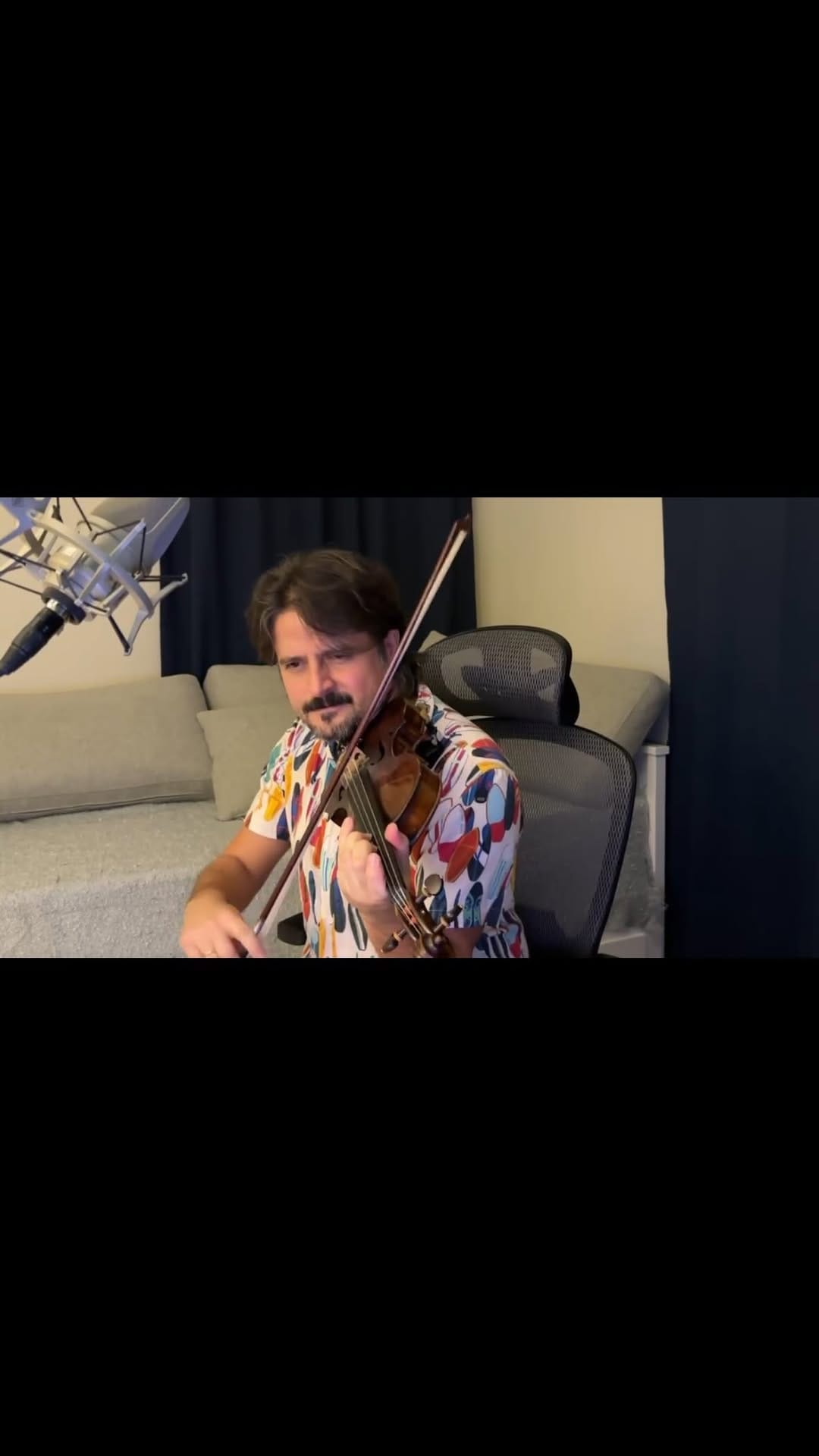 Post 6 by Leonardo Padovani 🎻 on Instagram (video)