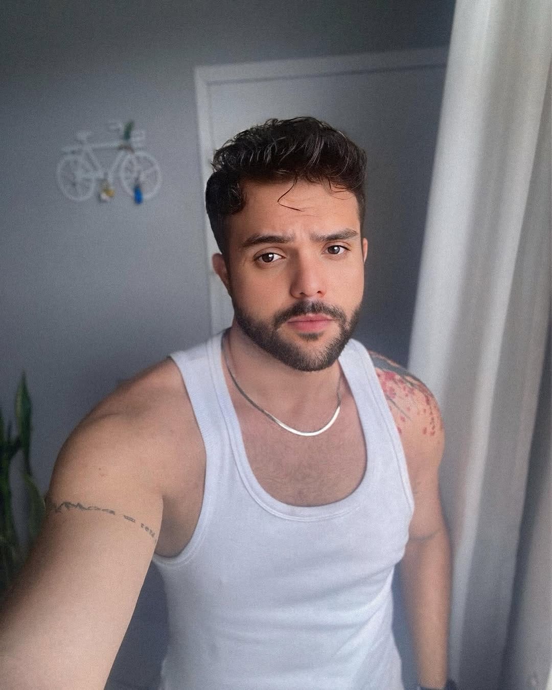 Post 8 by ROGEN FERNANDES on Instagram (image)