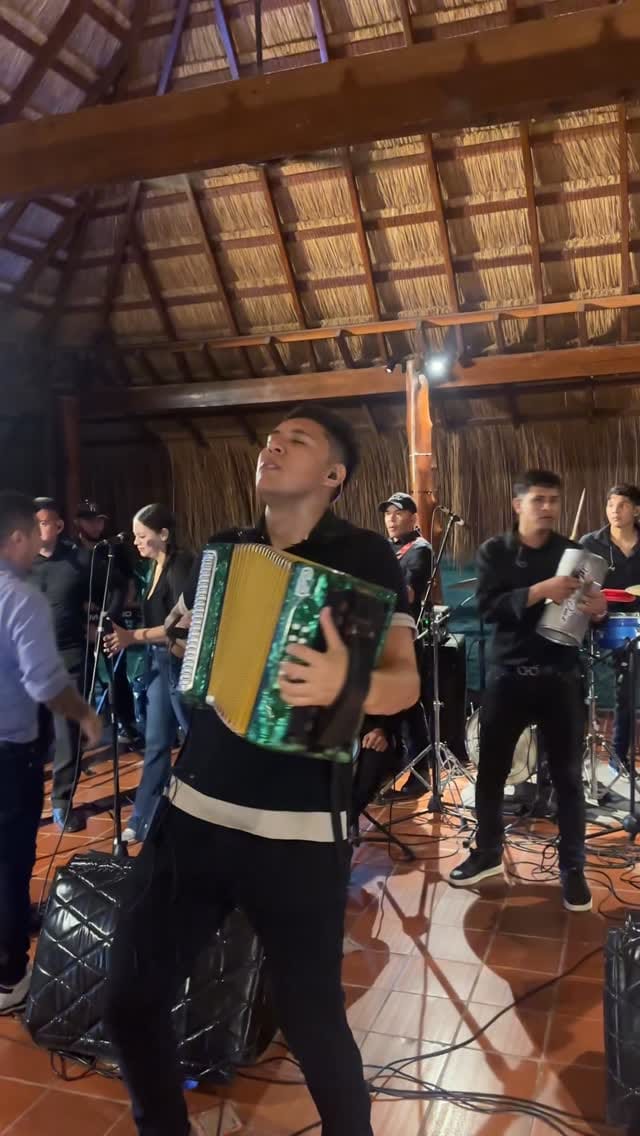 Post 6 by CAMILO SALAS R on Instagram (video)