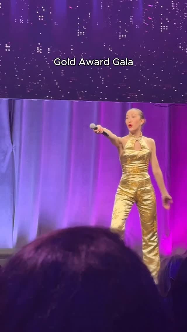 Post 6 by Cybèle on Instagram (video)