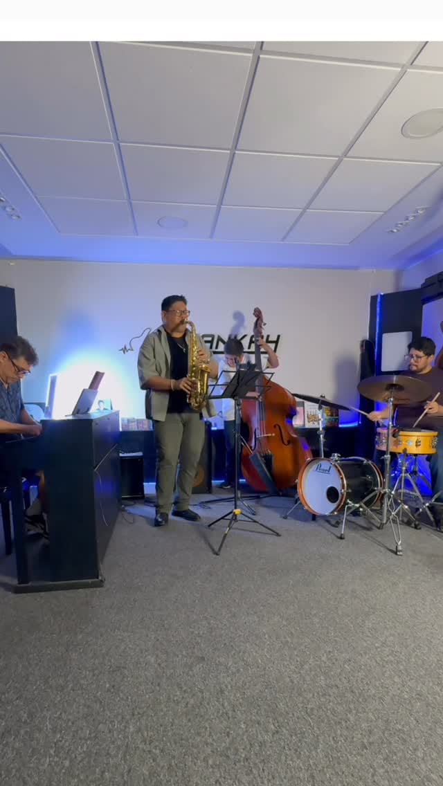 Post 8 by David Cabrejos/ Saxofonista on Instagram (video)