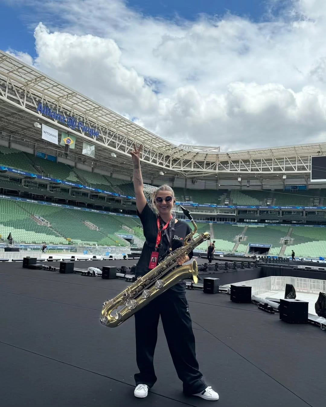 Post 10 by Mariana Oliveira on Instagram (carousel)
