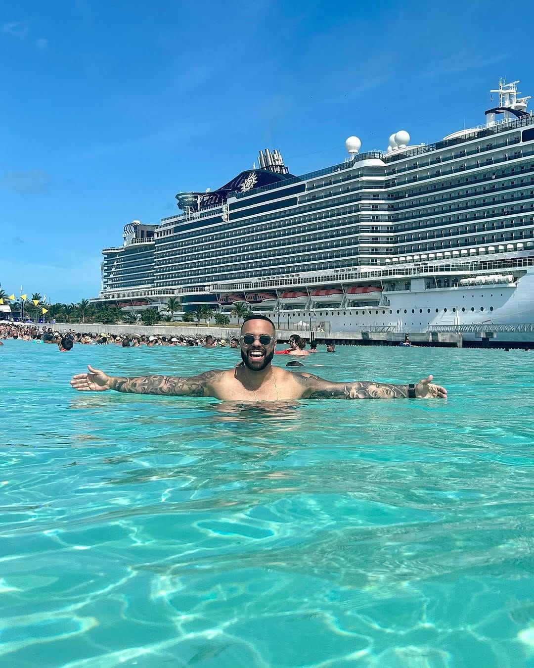 Post 10 by Lucas Gomes on Instagram (carousel)