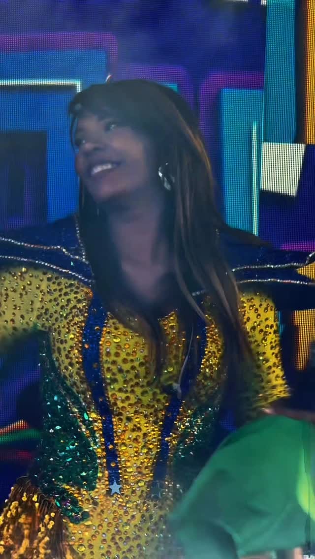 Post 5 by Janaina Mello on Instagram (video)