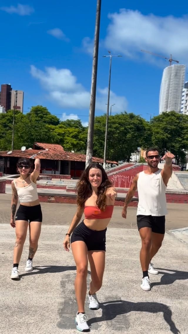 Post 4 by Marina Afarelli | Cantora & Aula de canto on Instagram (video)