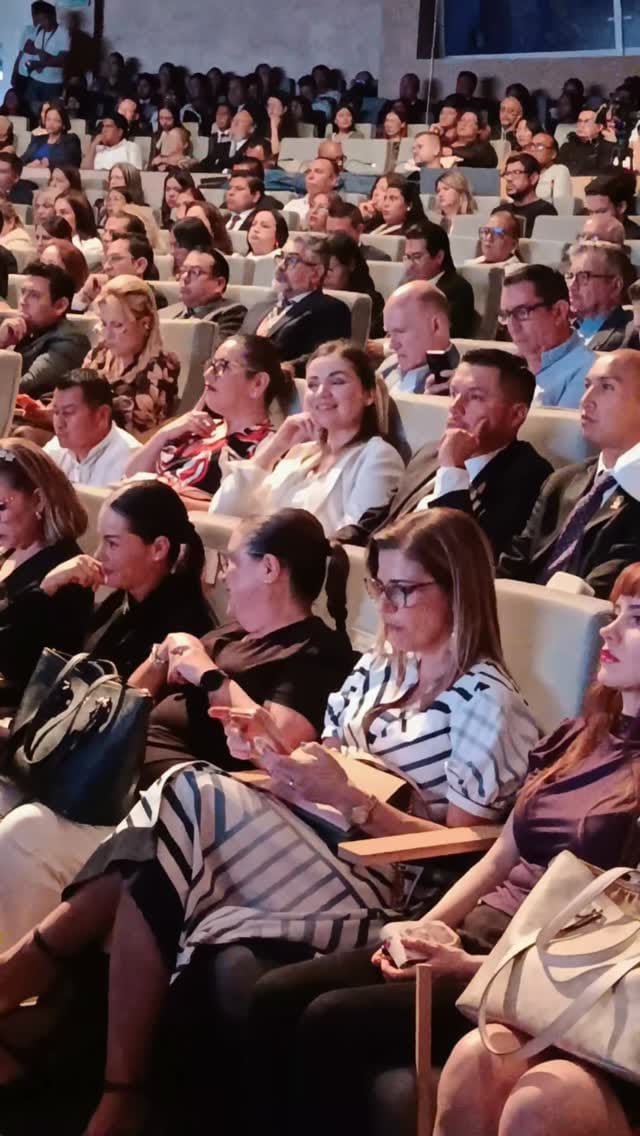 Post 3 by Vanesa Garfias on Instagram (video)