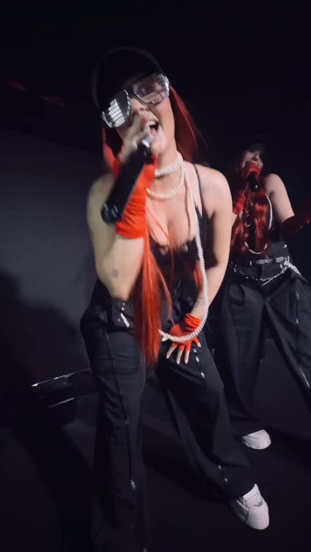 Post 1 by Natalia Siemieniecka OFICJALNE KONTO on Instagram (video)