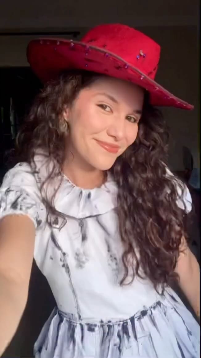 Post 2 by Krisley Dias KD on Instagram (video)