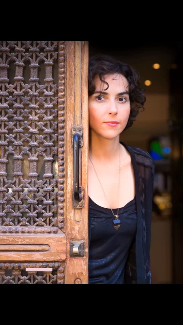 Post 10 by Clarice Assad on Instagram (video)