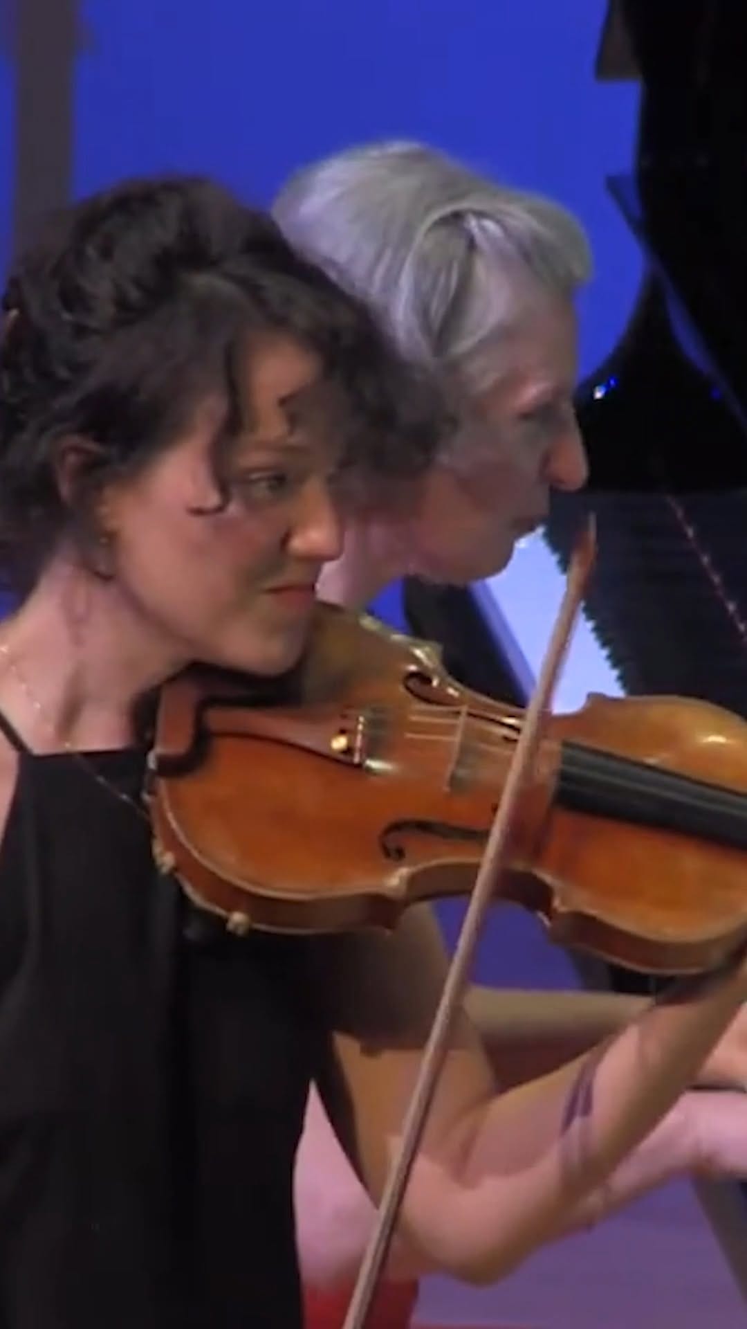 Post 6 by Clarice Assad on Instagram (video)
