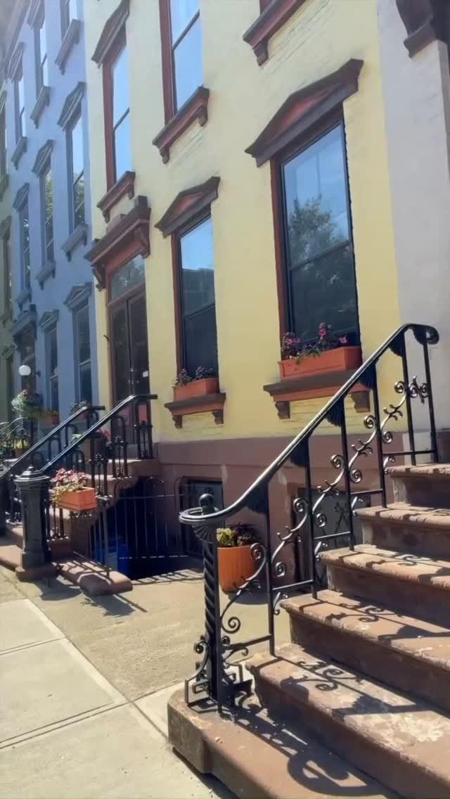 Post 2 by Clarice Assad on Instagram (video)