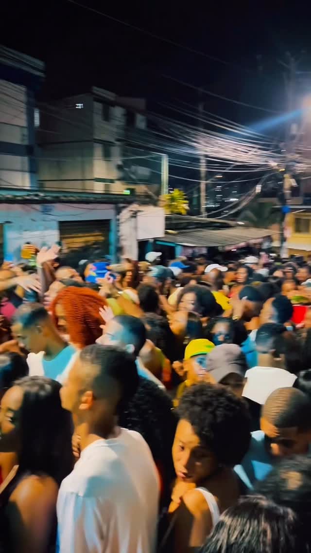 Post 3 by Tá Na Fita on Instagram (video)