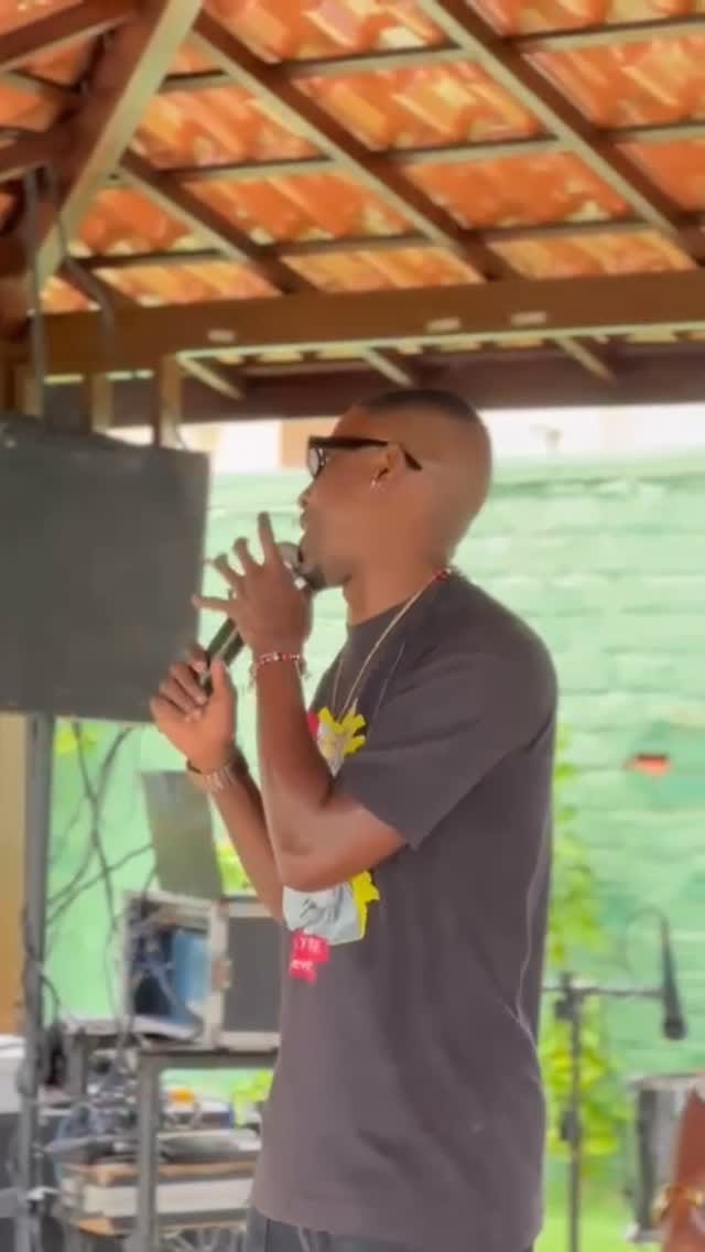 Post 9 by Tá Na Fita on Instagram (video)