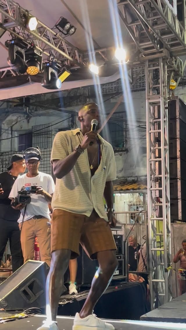 Post 10 by Tá Na Fita on Instagram (video)