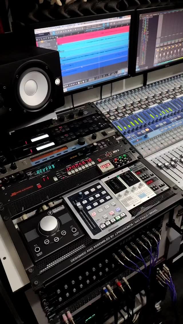 Post 8 by Mopho Studio ☢️ on Instagram (video)