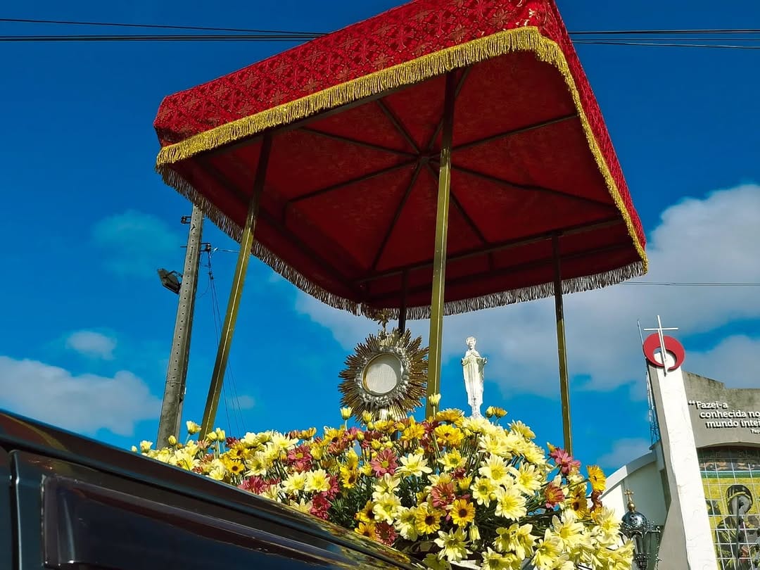 Post 7 by Paróquia Santuário Aparecida on Instagram (carousel)