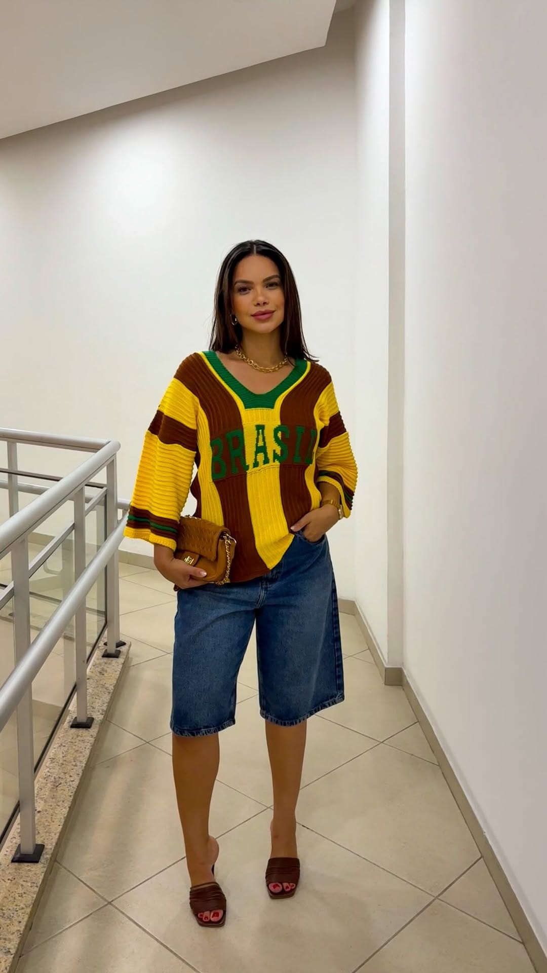 Post 5 by Flávia Joyce on Instagram (video)