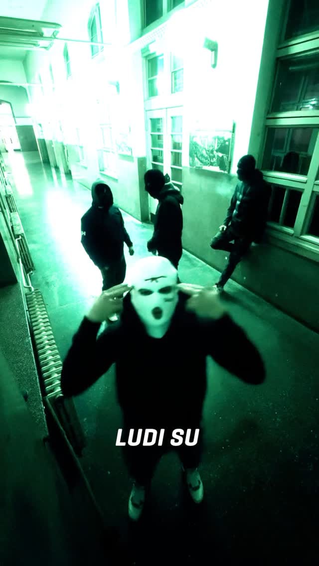 Post 10 by Leyon on Instagram (video)