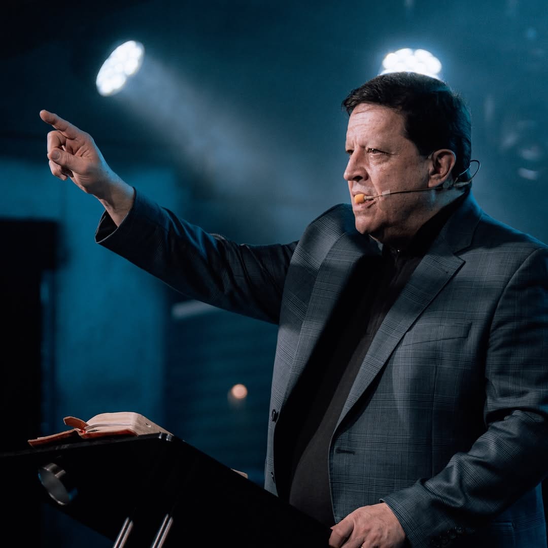 Post 8 by Igreja Família da Fé on Instagram (carousel)