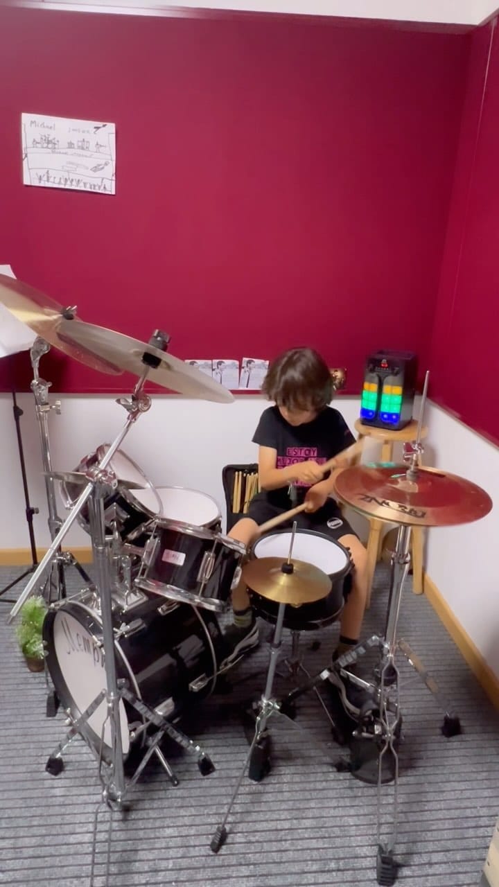 Post 7 by Lola Escobedo on Instagram (video)