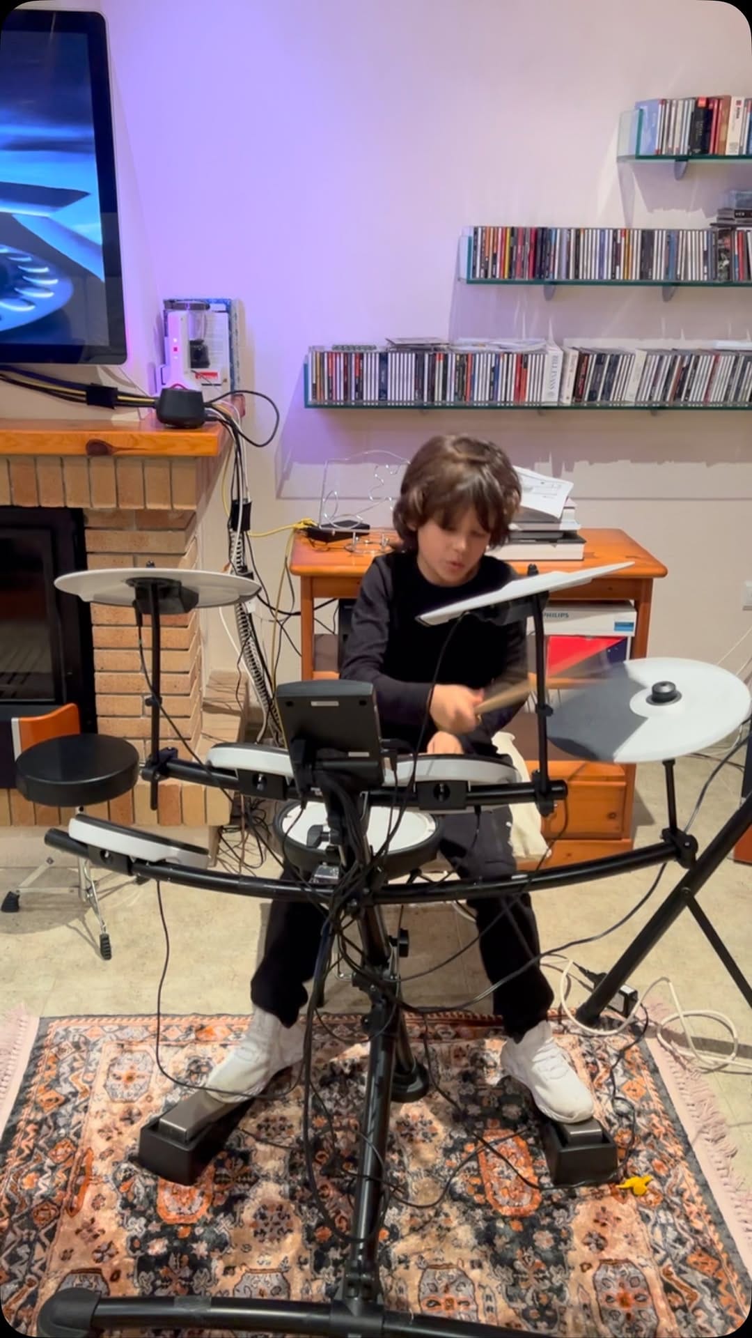 Post 3 by Lola Escobedo on Instagram (video)