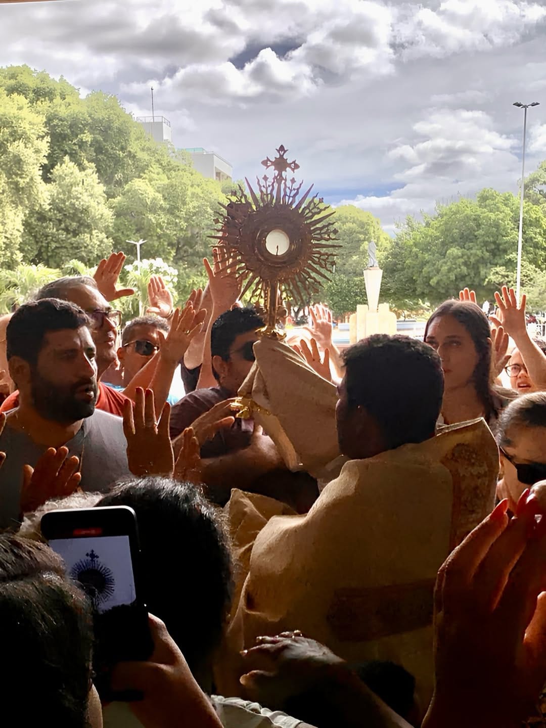 Post 7 by Paróquia Nossa Senhora das Grotas on Instagram (image)
