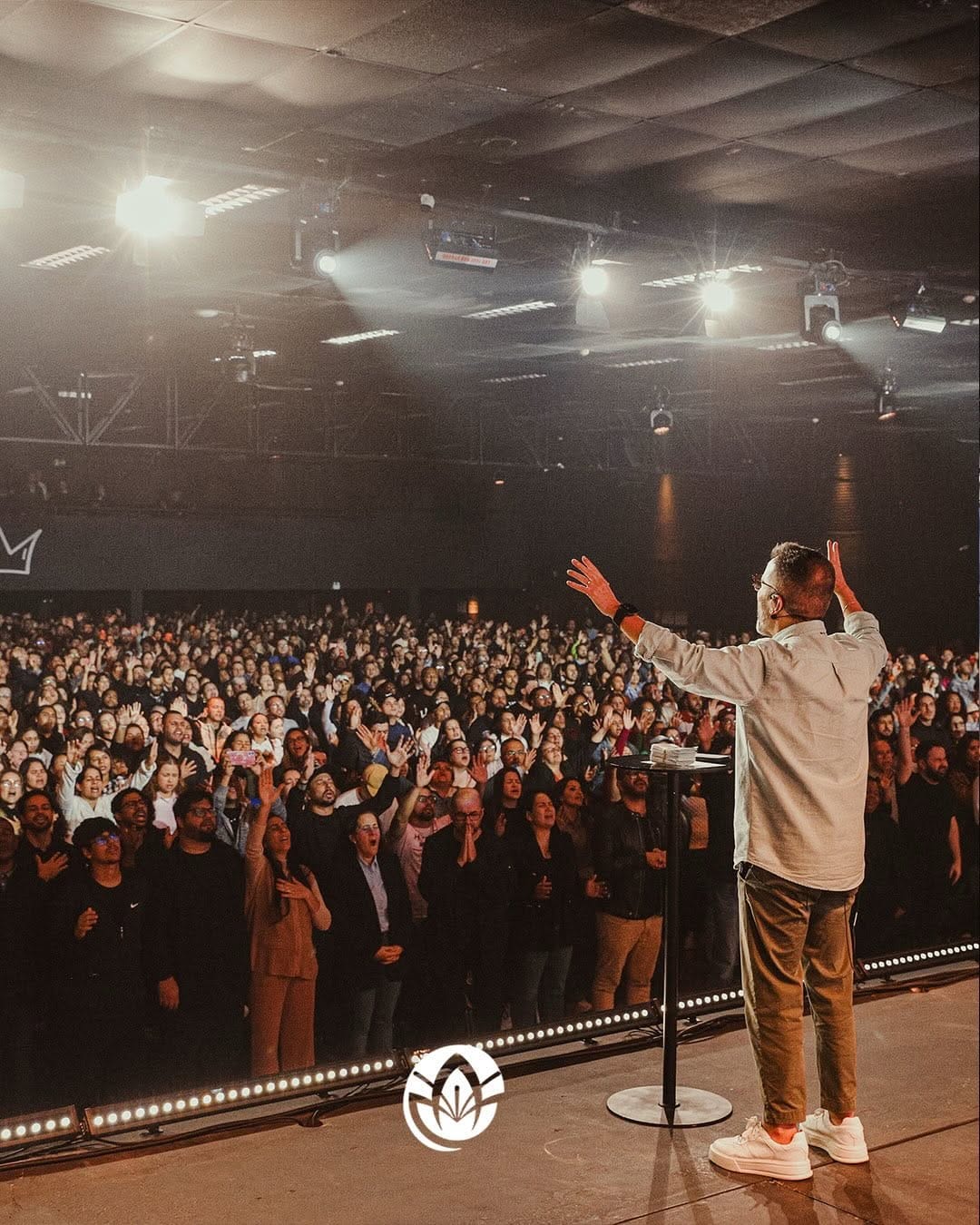 Post 6 by Lírio Igreja on Instagram (carousel)