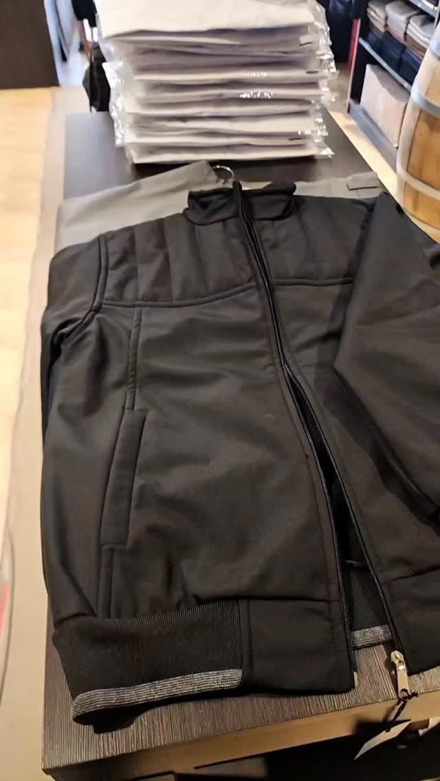 Post 1 by SERODINO STORE on Instagram (video)