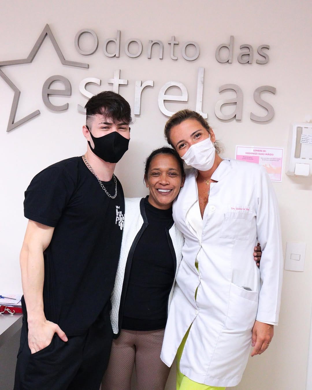 Post 8 by Odonto Das Estrelas☎️ on Instagram (carousel)