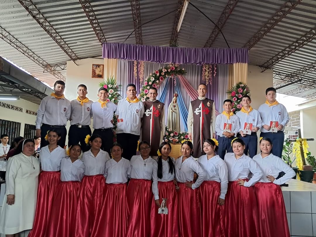 Post 7 by Heraldos del Evangelio SV on Instagram (carousel)