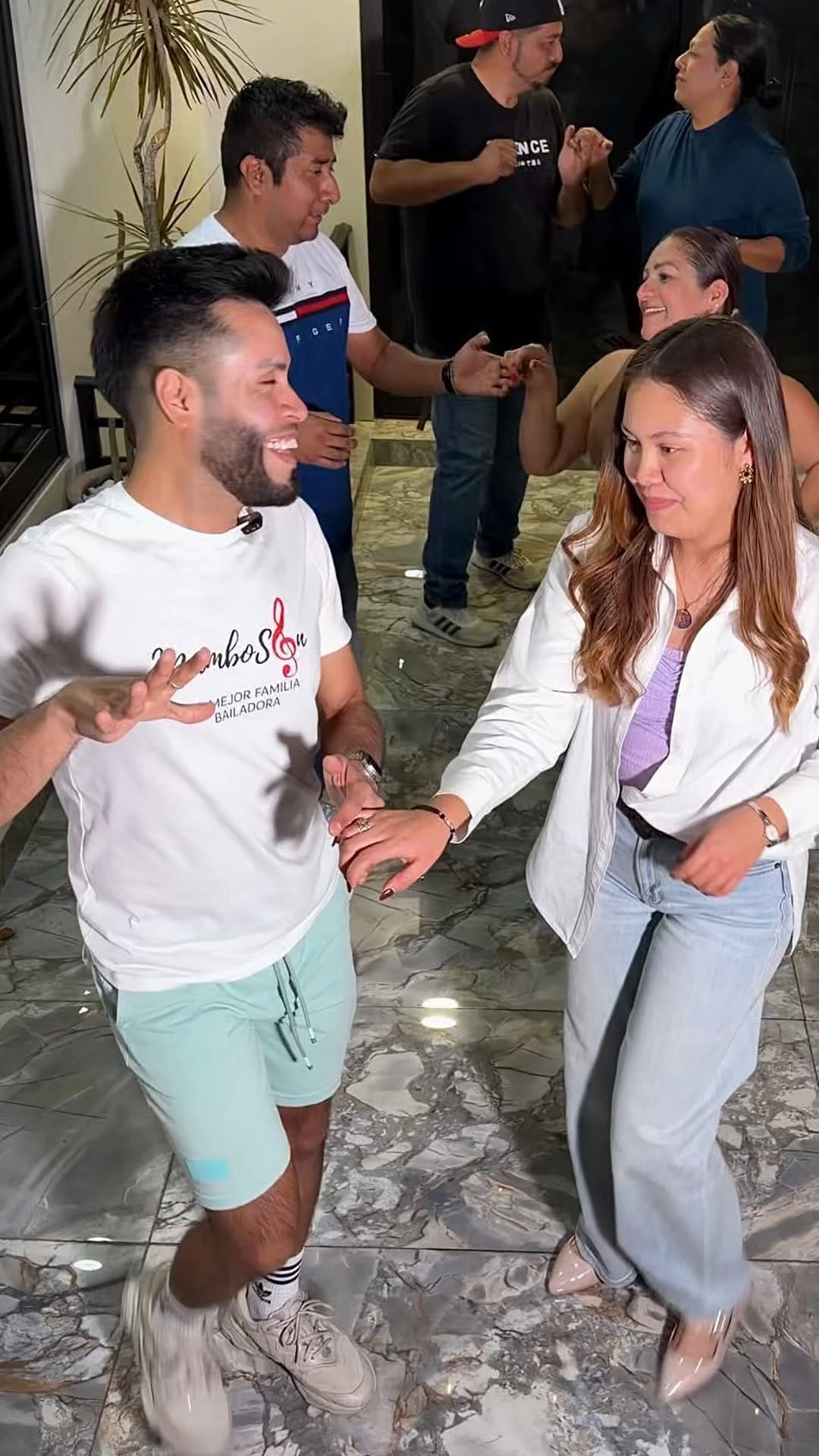 Post 7 by MamboSon | Academia de Baile on Instagram (video)