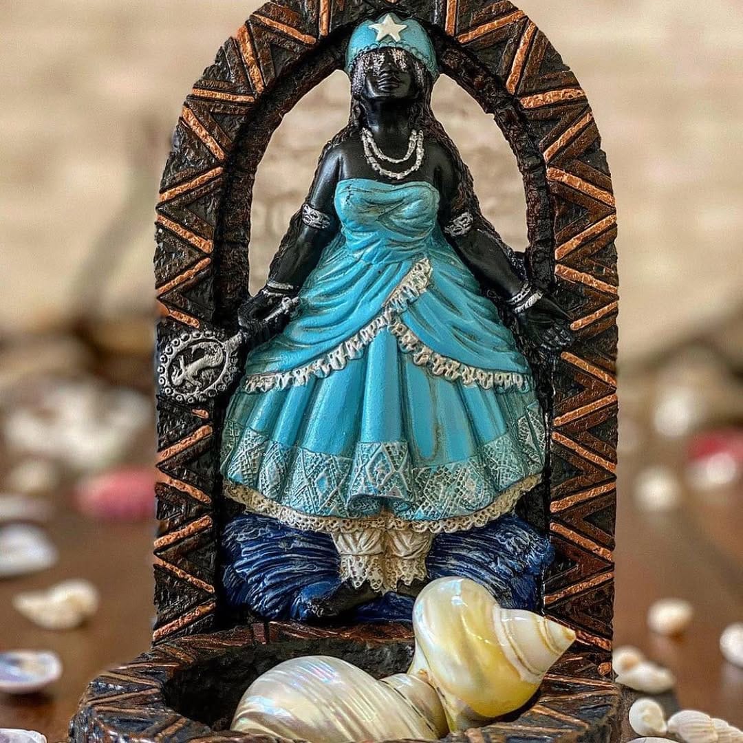 Post 10 by Feiticeira Da Ilha on Instagram (image)