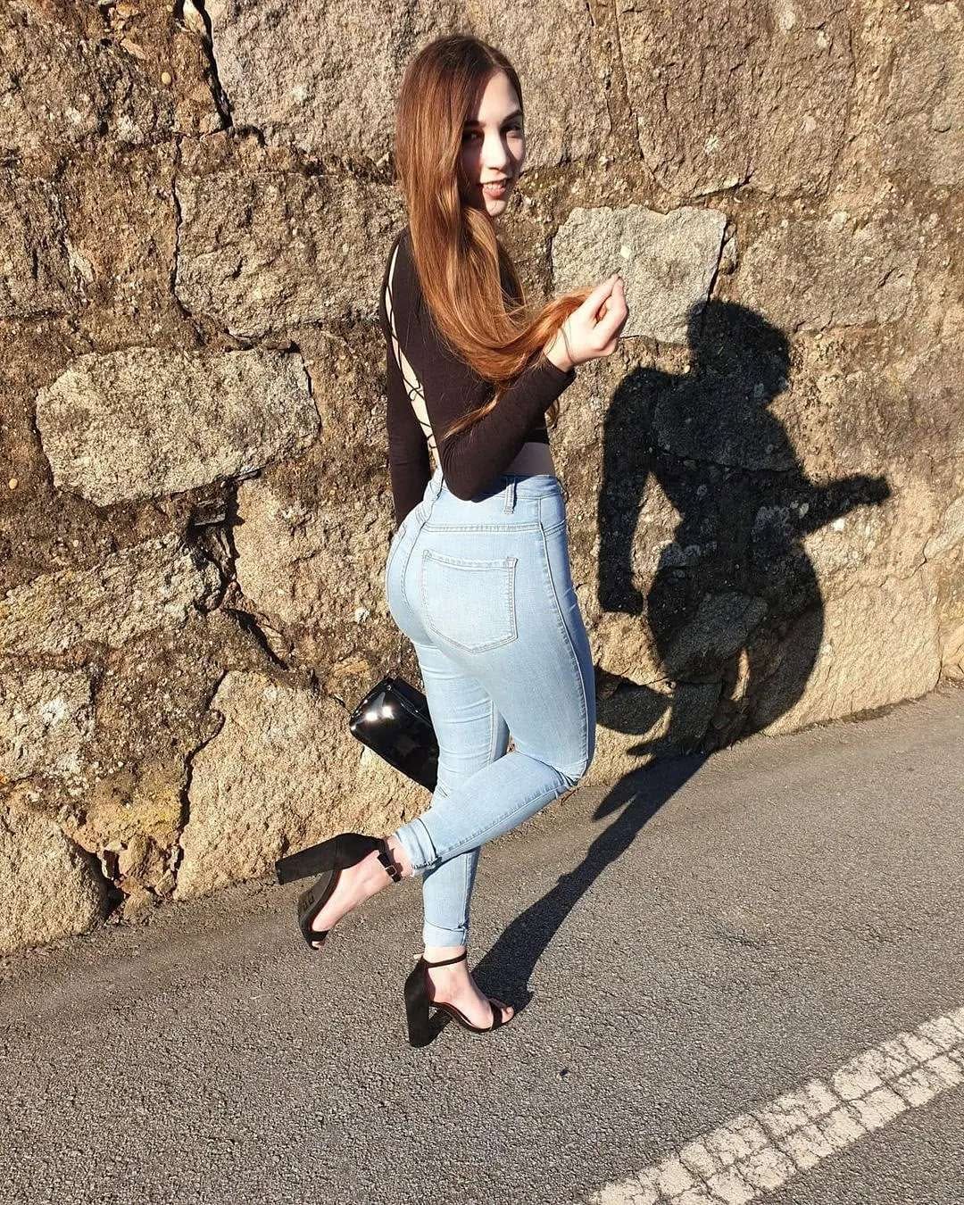 Post 2 by Models Hermosas on Instagram (carousel)