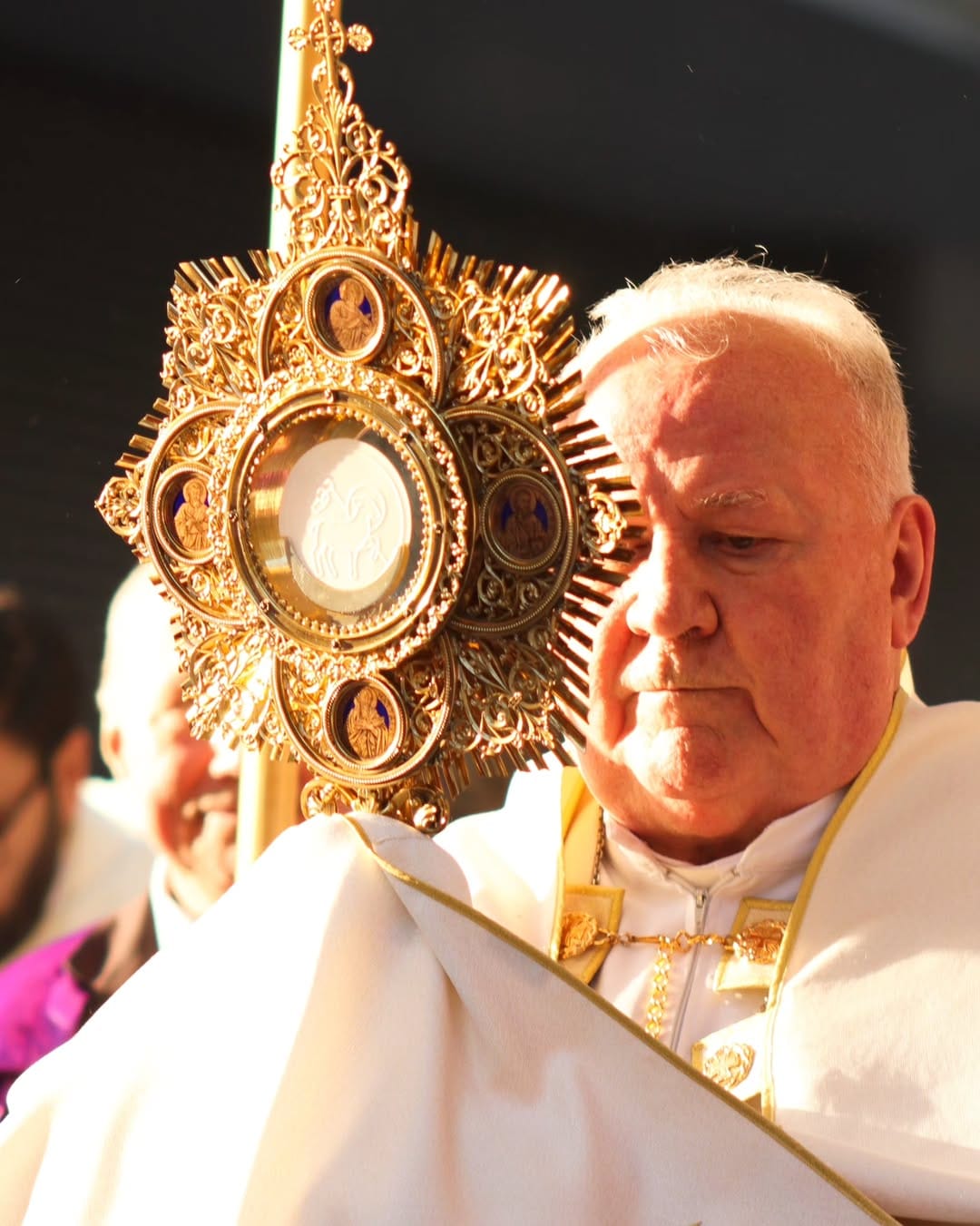 Post 4 by Arquidiocese de Florianópolis on Instagram (carousel)