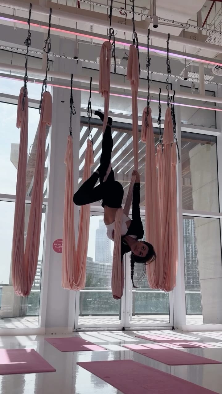 Post 6 by Luiza Ribas on Instagram (video)