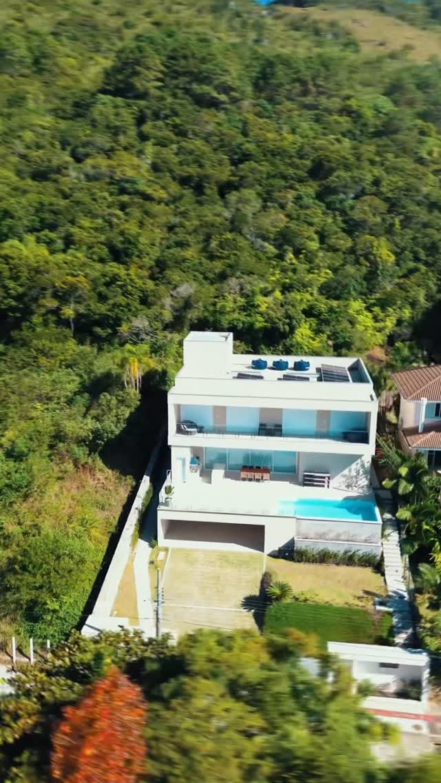 Post 4 by QUALITÉ  Imóveis Exclusivos 💎 on Instagram (video)
