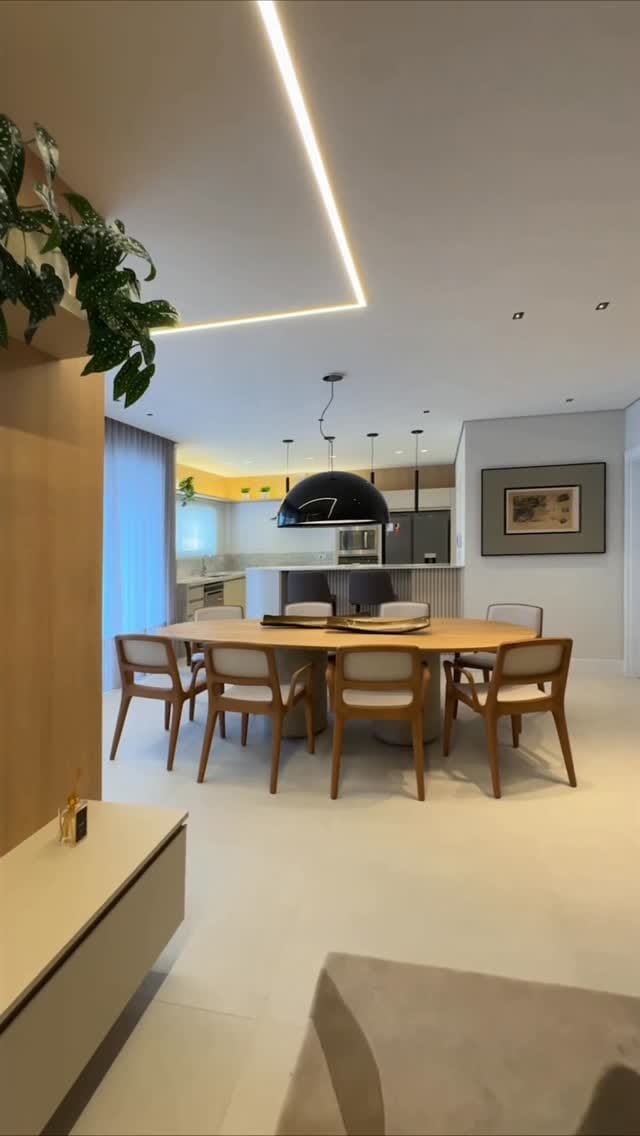 Post 1 by Hugo Peretti on Instagram (video)