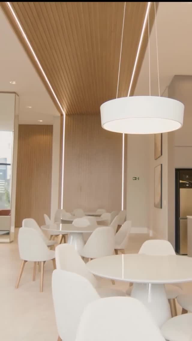 Post 5 by Hugo Peretti on Instagram (video)